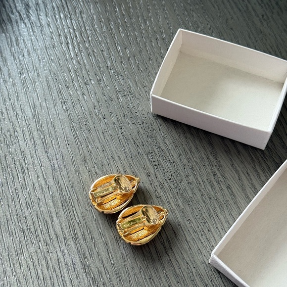 Christian Dior Vintage Statement Oval Rhinestone Gold Stud Earrings Clip Ons - Picture 7 of 11